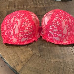 Victoria secret 32dd bra